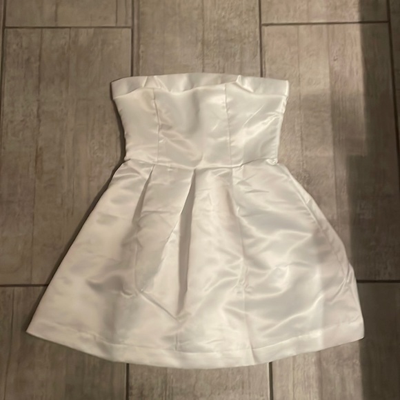 fake silk white dress from amazon never worn - Picture 1 of 2
